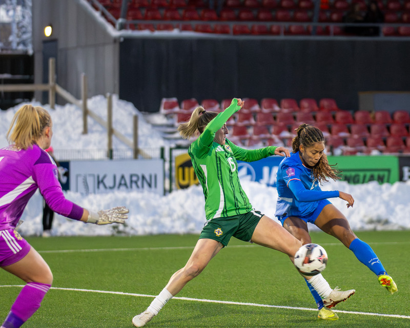 Sveindís hefur skorað þrjú og lagt upp tvö í fyrstu þremur deildarleikjunum