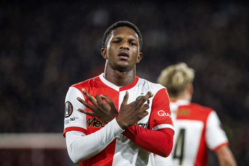 Forest reynir að kaupa eftirsóttan bakvörð