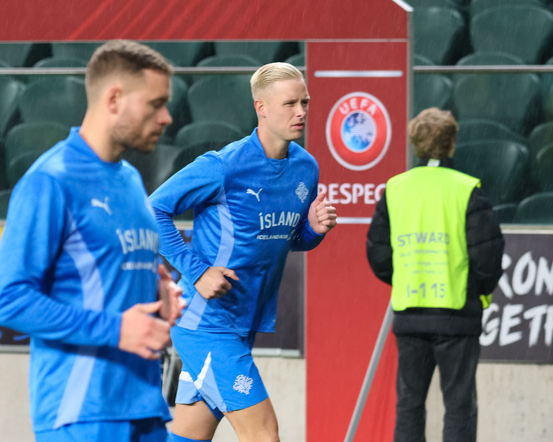 Í upphitun fyrir leikinn. Hörður Björgvin spilar sinn 51. landsleik í dag.