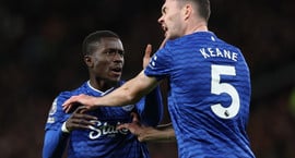 Sjáðu atvikið: Beint rautt fyrir að slá liðsfélaga...