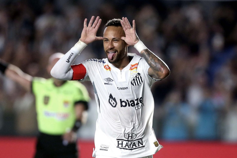 Sonur Robinho sakar Neymar um andlegt og líkamlegt ofbeldi