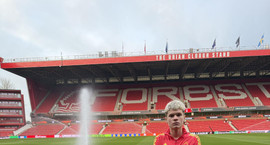 Skrifaði undir hjá HK og fór á reynslu til Forest