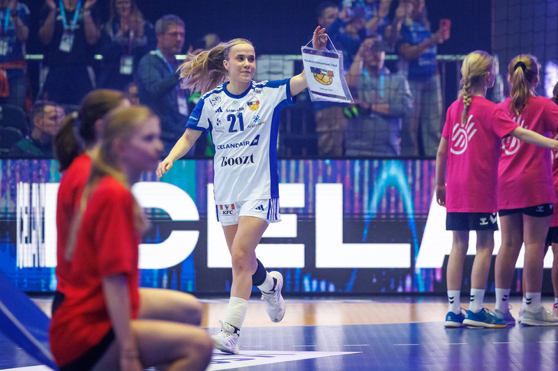 Sandra er fyrirliði handboltalandsliðsins sem tekur núna þátt á HM.