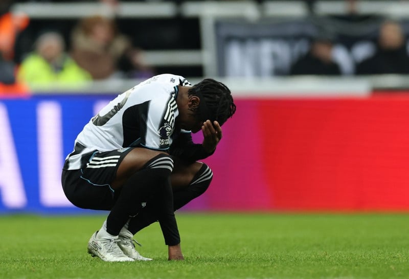 Newcastle vann tíu leikmenn Valencia - Antony og Alex Scott reknir af velli