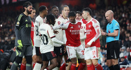 Martinelli sendi Bradley afsökunarbeiðni