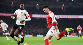 Neville segir að leikmenn Liverpool hefðu átt að slá...