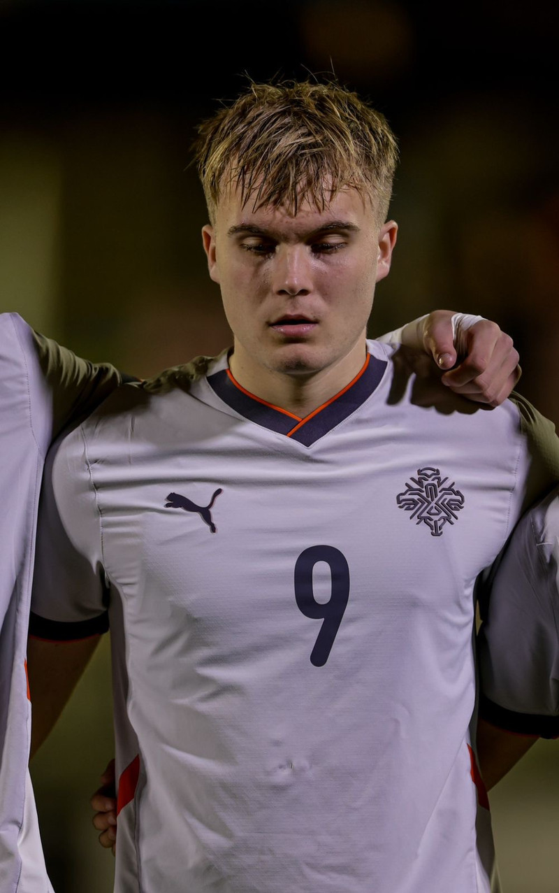 Benoný Breki er U21 landsliðsmaður og leikmaður Stockport County á Englandi.