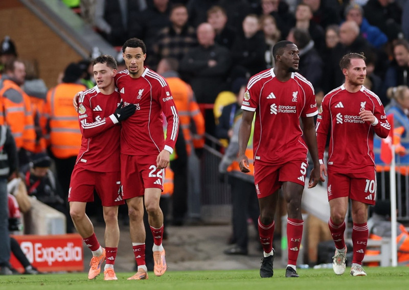England: Liverpool fór illa að ráði sínu - Dramatík í Lundúnum