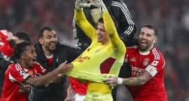 Ótrúlegar senur þegar markvörðurinn skoraði...