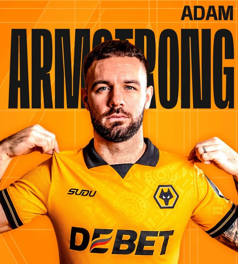 Adam Armstrong er mættur á Molineux