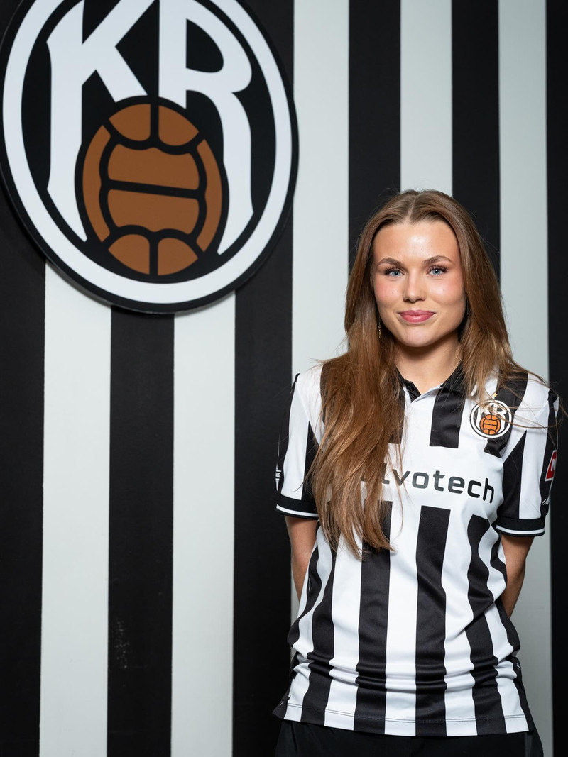 Emma Björt í búningi KR.