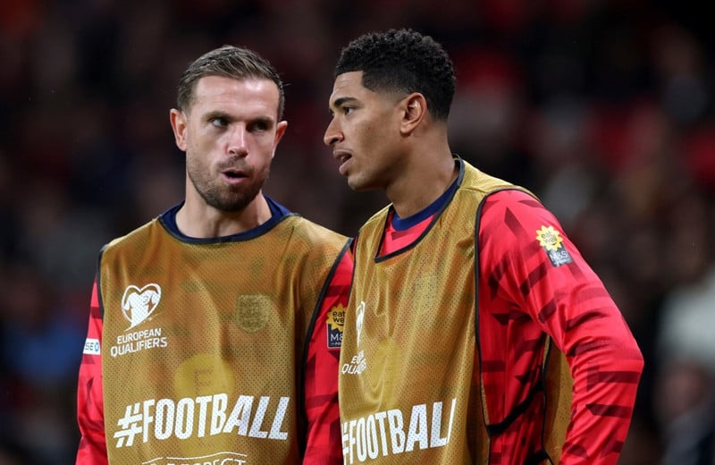 Jordan Henderson og Jude Bellingham.