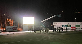 Ljósin slökkt í Mosó í miðjum leik - Horfðu saman...