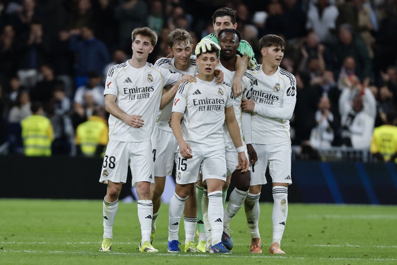 Spánn í dag - Geta tapað titlinum í Barcelona