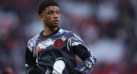 Man Utd sendir Howard Webb formlega kvörtun