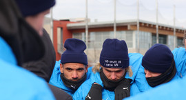 Vel dúðaðir landsliðsmenn við æfingar í Toronto