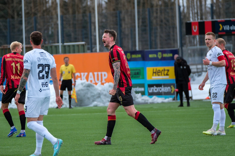 Nikolaj Hansen kemur inn í lið Víkings.