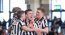 Mjólkurbikarinn: Aron Sig frábær í sigri KR á Val