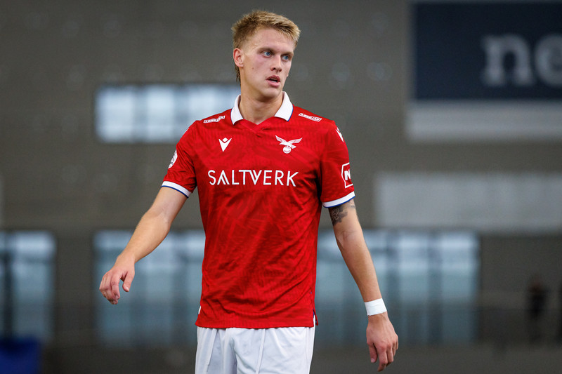 Adam Páls ræðir við Akureyringa.