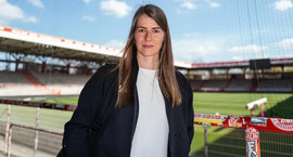 Fyrsta konan til að vera ráðin aðalþjálfari í...