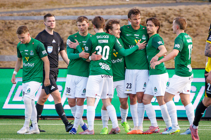 Breiðablik í þyrluflugi til og frá Vestmannaeyjum
