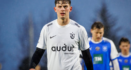 Myndir: Grétar heppinn að fá ekki rautt?