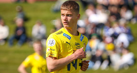 Flutti í 4. flokki frá foreldrunum til að elta drauminn