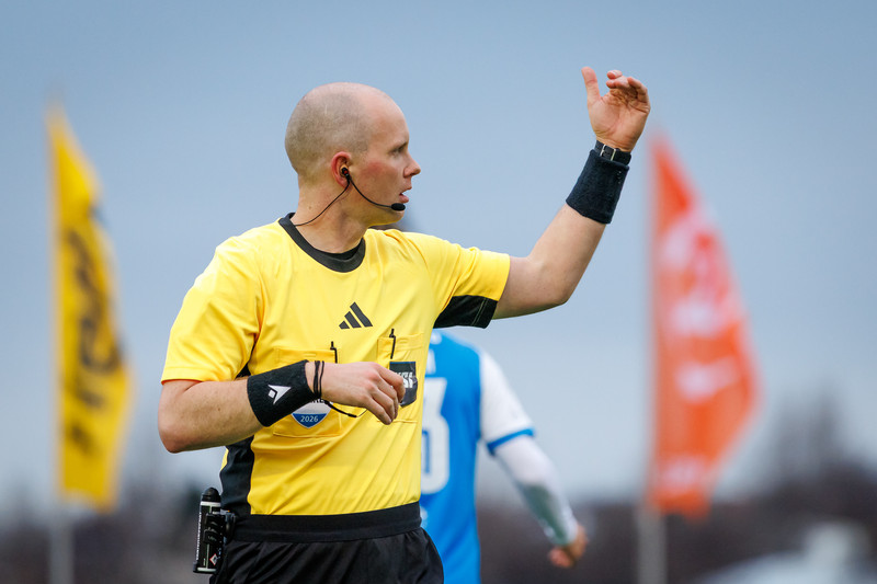 Ívar Orri Kristjánsson fær VAR aðstoð frá Belgíu.
