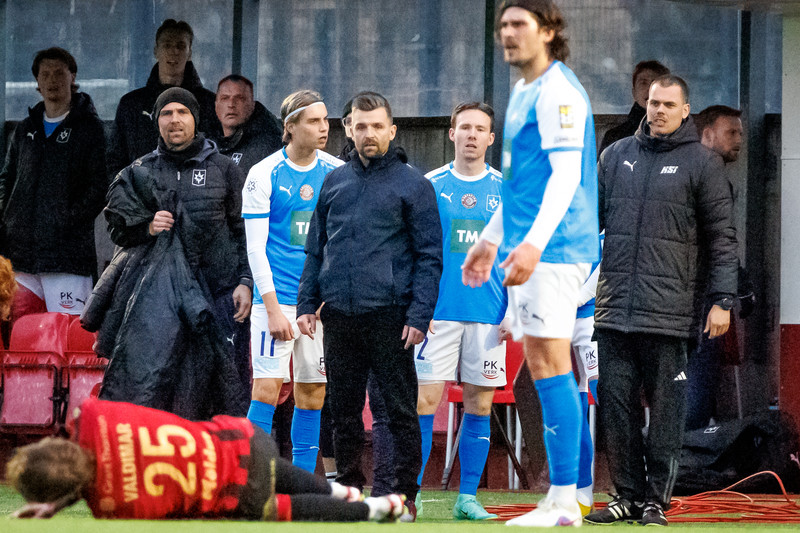 Ef þeir sem ráða hafa ekki trú á því að þjálfarinn sé rétti maðurinn þá þarf ekkert að ræða neitt slíkt