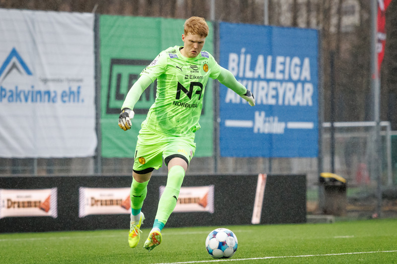 Árni Marinó ristarbrotinn og ÍA kannar möguleika á neyðarskiptum