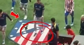 Simeone feðgar létu í sér heyra þegar White labbaði...