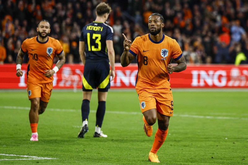 Wijnaldum er félagslaus en ferskur.