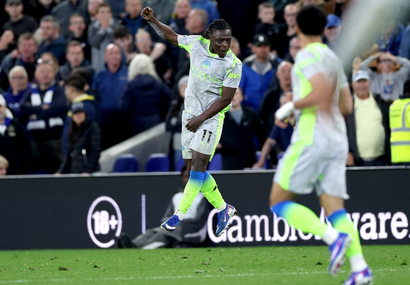 <b>Miðjumaður: Jeremy Doku (Manchester City)</b> - Tvö frábær mörk og þar af jöfnunarmarkið með síðustu spyrnu leiksins. Mark sem gæti reynst gulls ígildi?