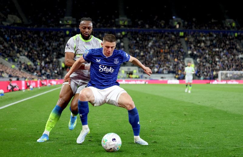 <b>Varnarmaður: Vitalii Mykolenko (Everton)</b> - Var með Antoine Semenyo í vasanum í 3-3 jafnteflinu gegn Manchester City.