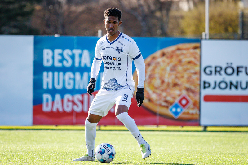 Vestri selur Edson til Aserbaísjan (Staðfest)