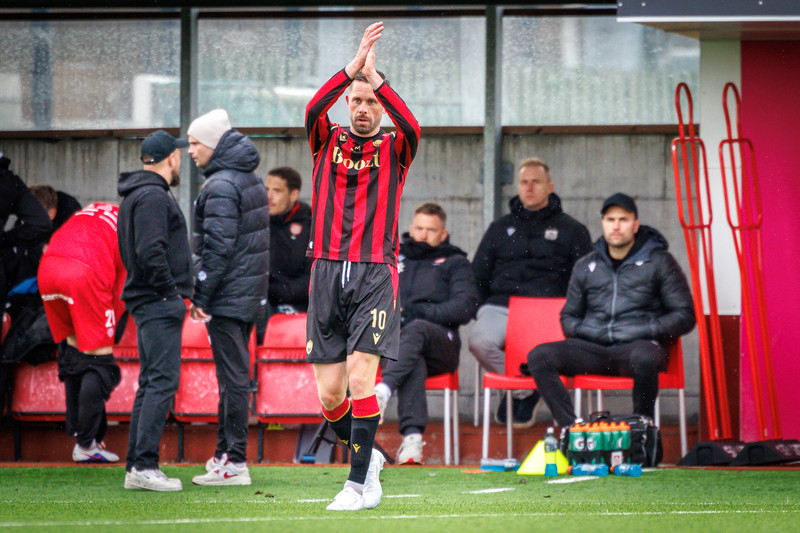 Besta deildin: Gylfi skoraði fyrir aftan miðju í Eyjum