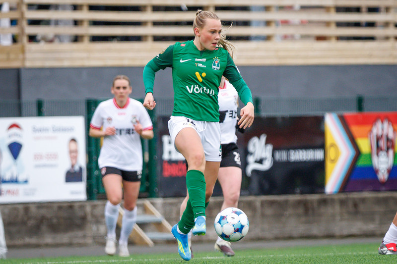 Hrafnhildur Ása Halldórsdóttir var með fjögur mörk og þrjár stoðsendingar gegn Val.