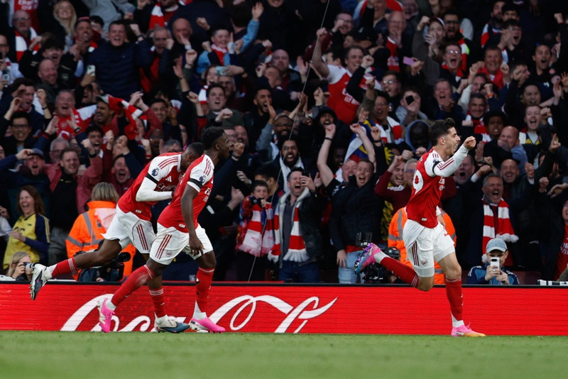 Arsenal að fá miðvörð frá erkifjendunum