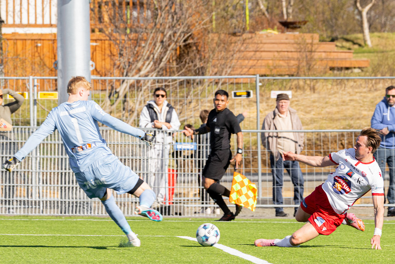 Árni Marinó ristarbrotinn og ÍA kannar möguleika á neyðarskiptum