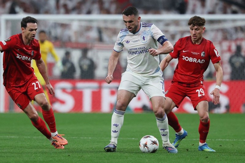 McAusland spáir því að McGinn skori fyrir Skota.
