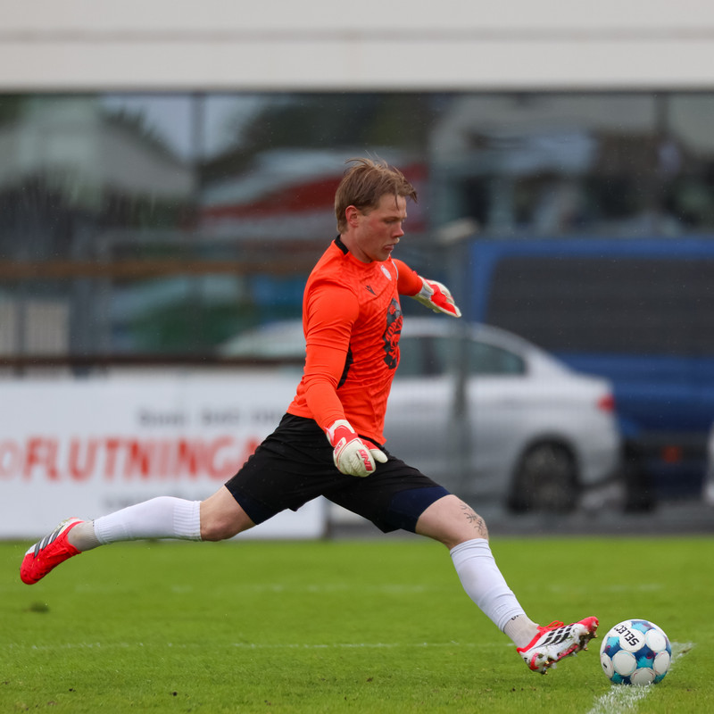 Aron Birkir Stefánsson markvörður Þórs skoraði frá eigin vallarhelmingi. Sjáðu markið neðst í fréttinni.
