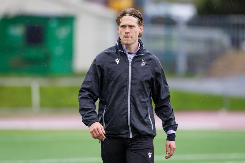 Gyrðir hugsar sér til hreyfings