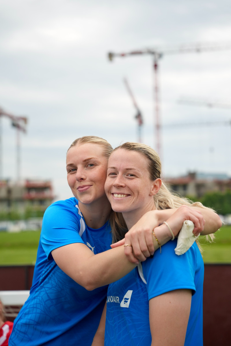 Diljá Ýr Zomers og Sandra María Jessen á æfingu í Póllandi í dag.