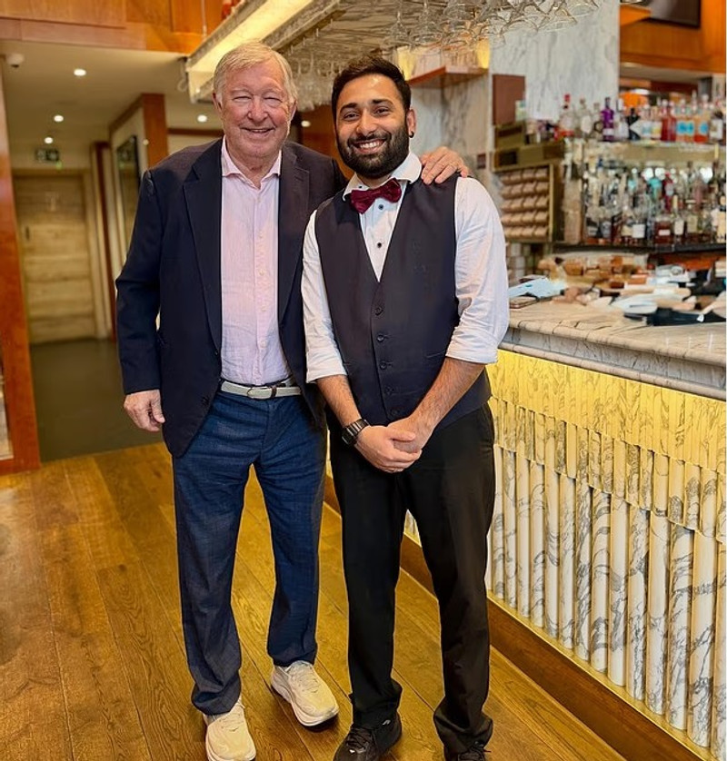 Sir Alex Ferguson og Vimal Devassy.