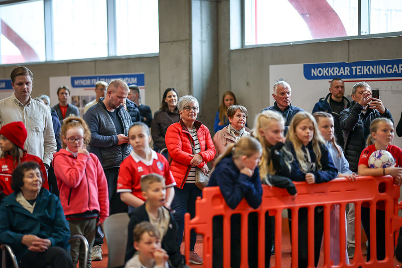 Myndaveisla: Sara mætt heim eftir 18 ára fjarveru