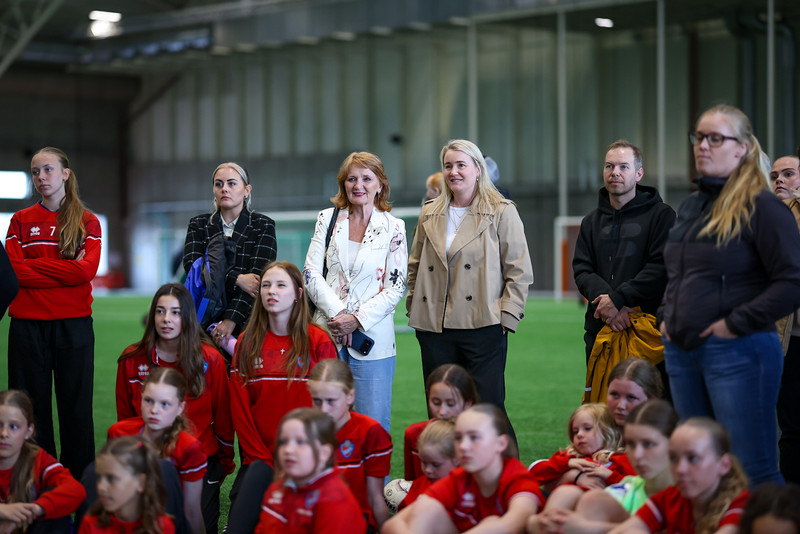 Myndaveisla: Sara mætt heim eftir 18 ára fjarveru