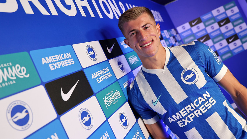 Brighton fær hægri bakvörð frá Olympiakos (Staðfest)