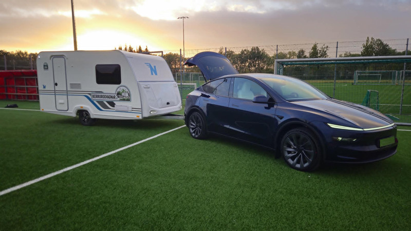 Verðlaunin eru komin út á völl