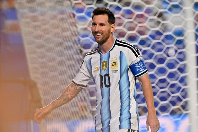 Lionel Messi skoraði þrennu í nótt