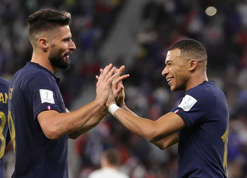 Giroud og Mbappe.
